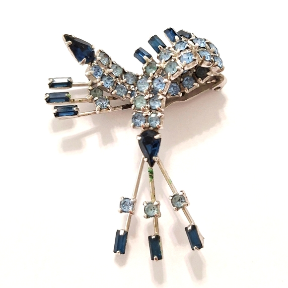 Vintage‎ Elegant Brooch with Blue Stones - Picture 1 of 5